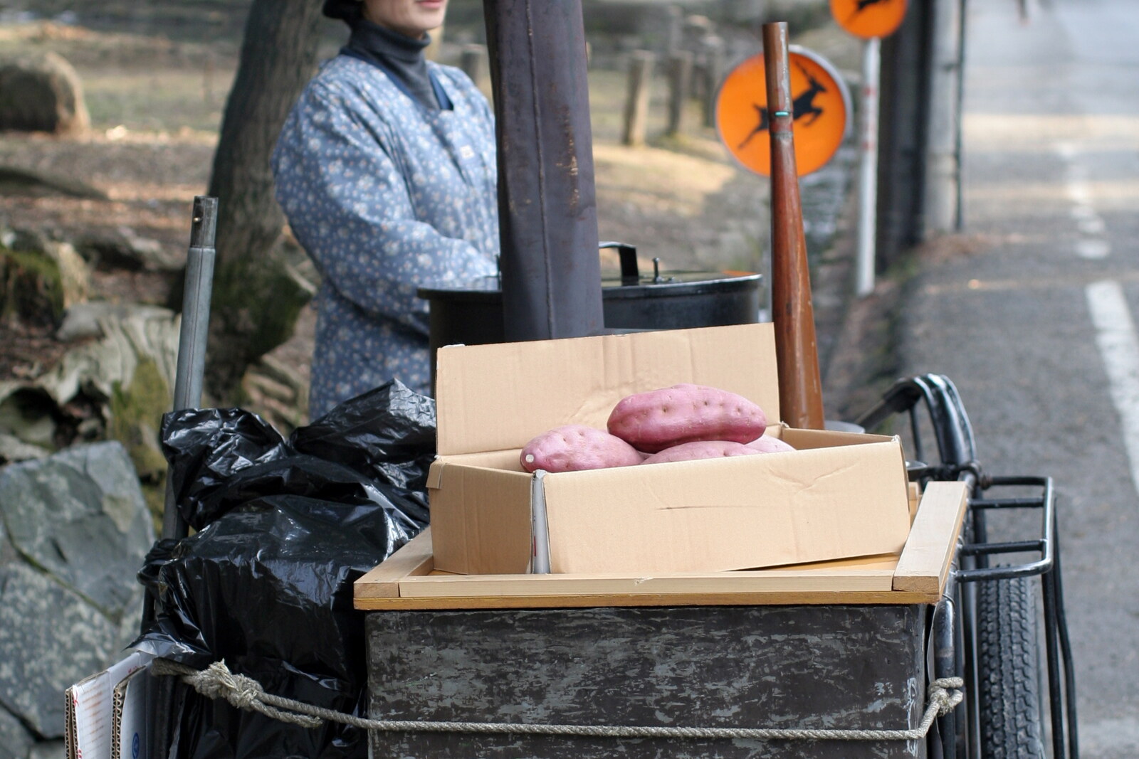 奈良公園石焼き芋手推車